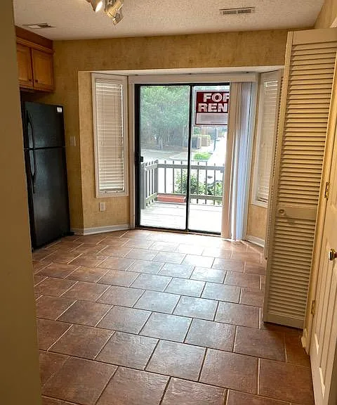624D Walker Ave — Photo 8