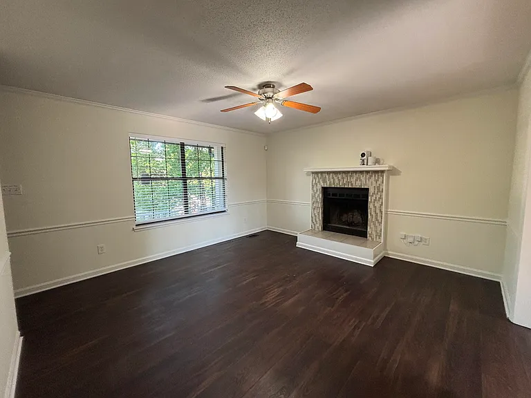 210 Foxdale Dr — Photo 5
