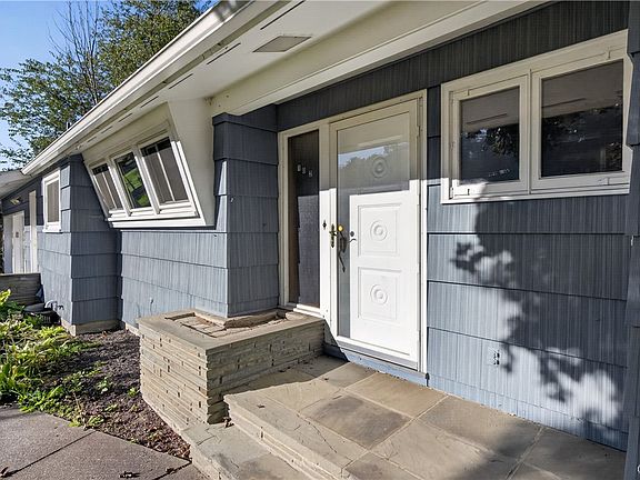 3rd image of 102 Woods Path Rd