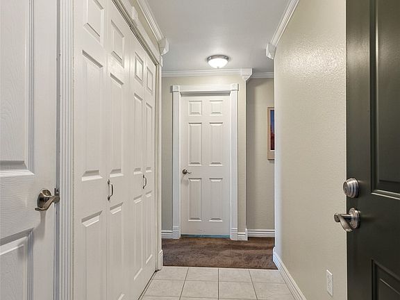 4th image of 1872 Central Place S #H80