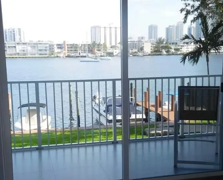 Masterbedroom lake view