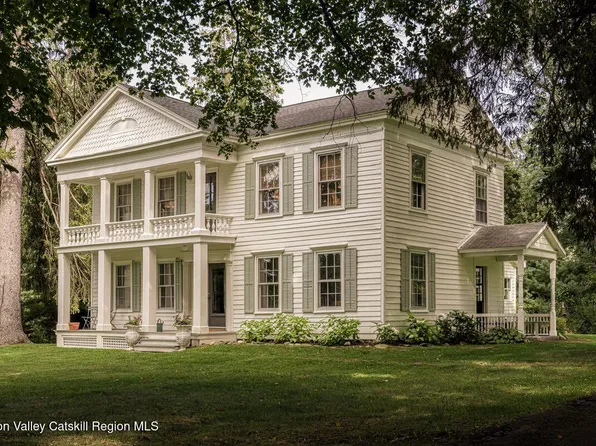 24 Van Wyck Lane, Hudson, NY 12534