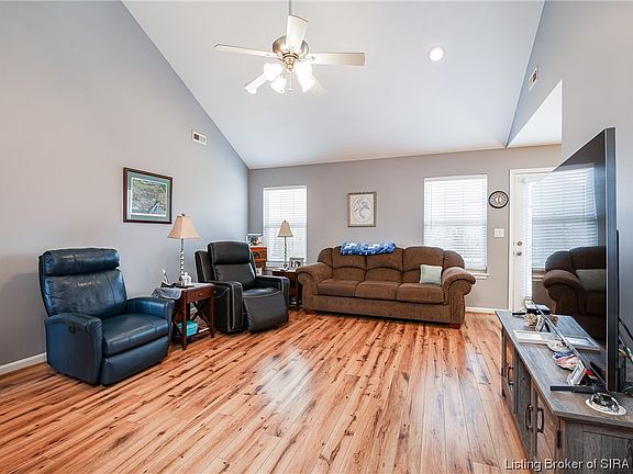 3rd image of 1660 Parkwood Court NE