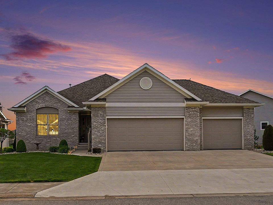 1st image of 242 River Park Dr