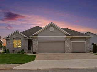 242 River Park Dr, Middlebury, IN 46540