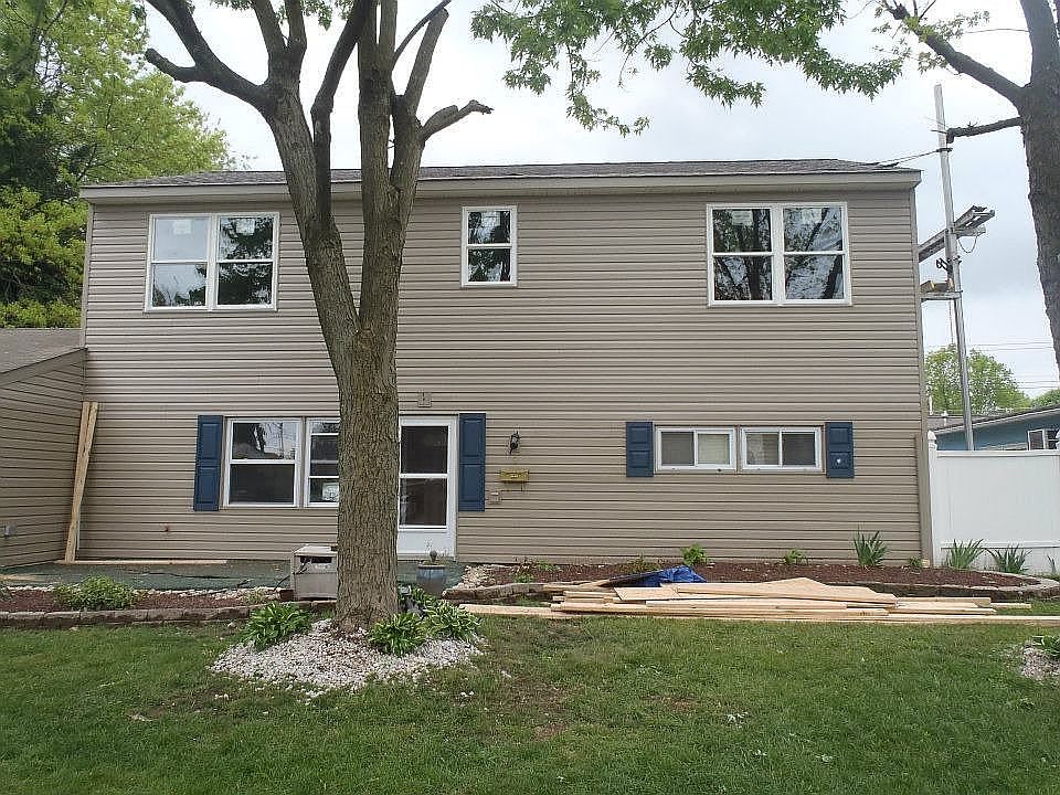 2nd image of 8 Burning Bush Ln