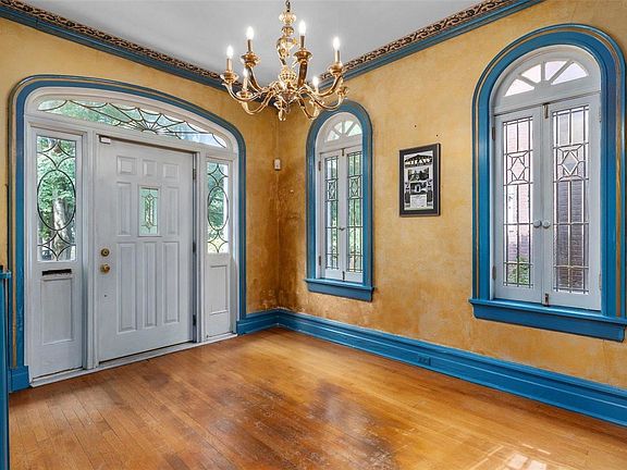 5th image of 4115 Flora Pl
