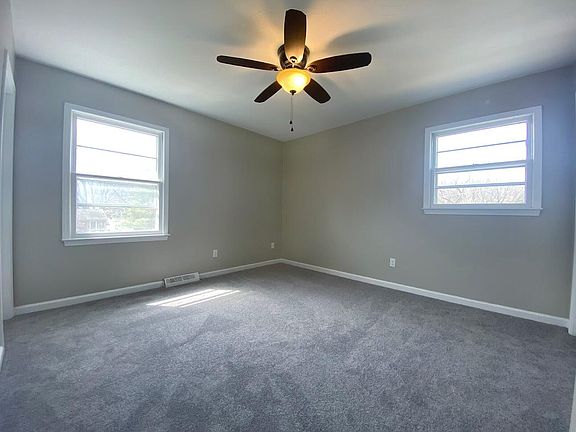 5th image of 1401 Glenwood Dr SE