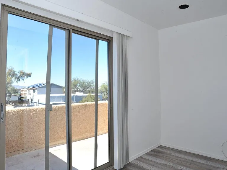 918 E Elm St #B — Photo 30