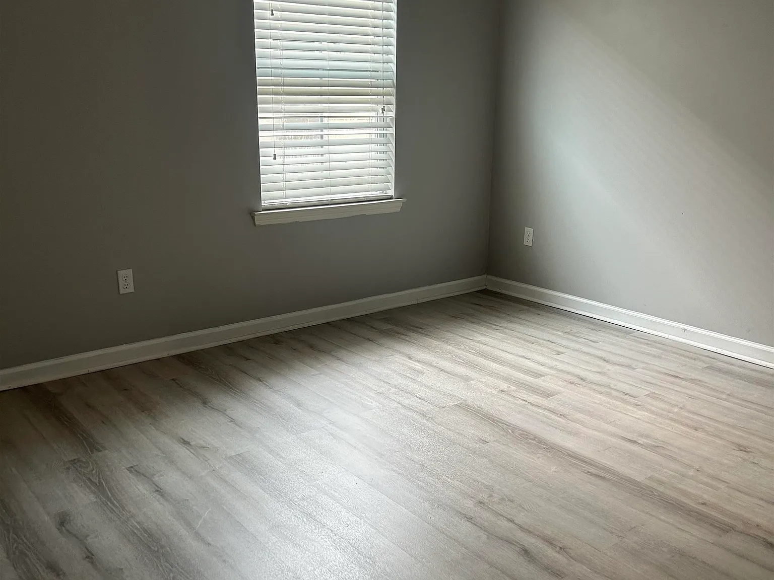 3 bed, 1177 sqft, $1,800 — Photo 2