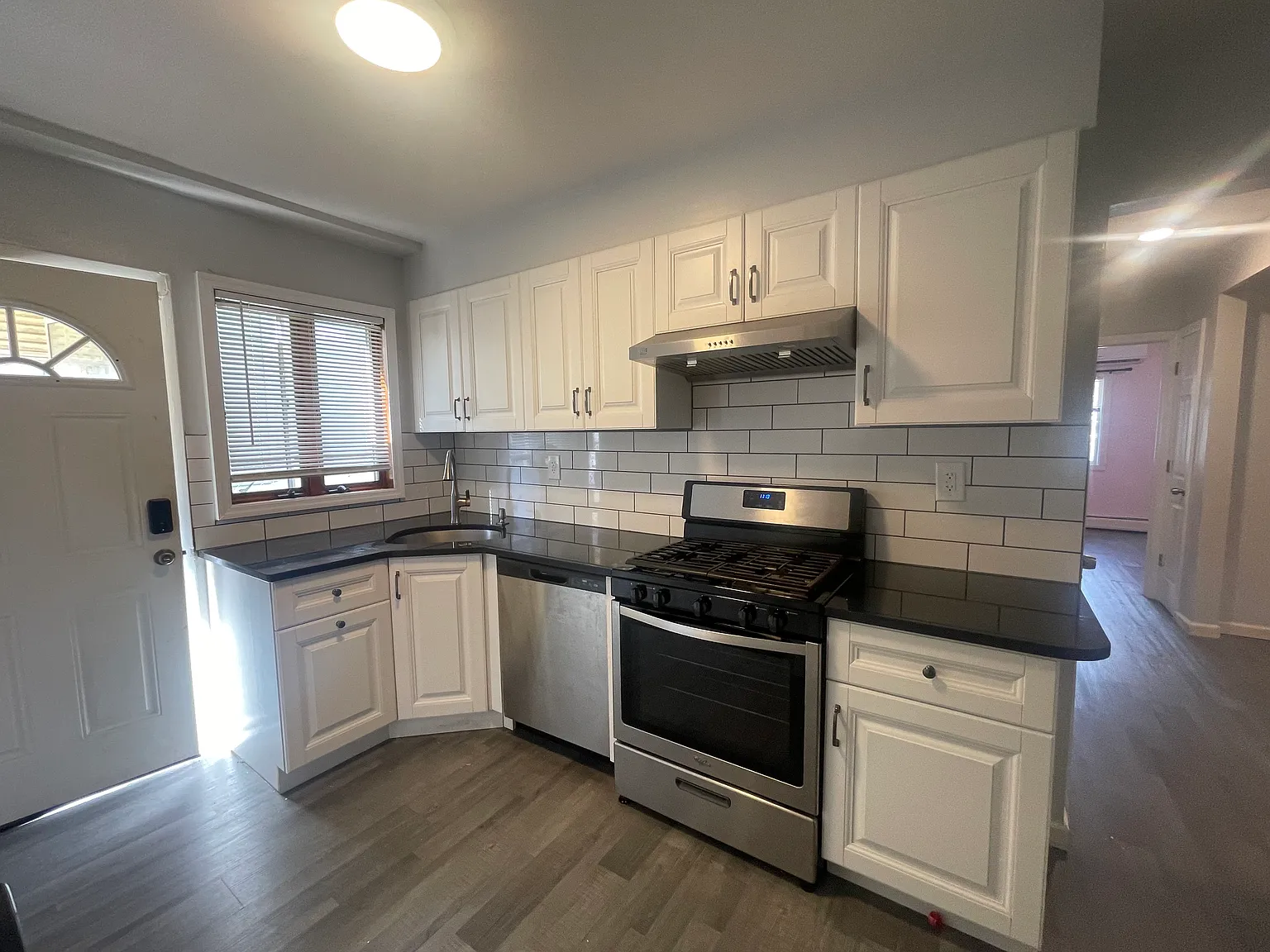 2 bed, 1000 sqft, $2,700 — Photo 3