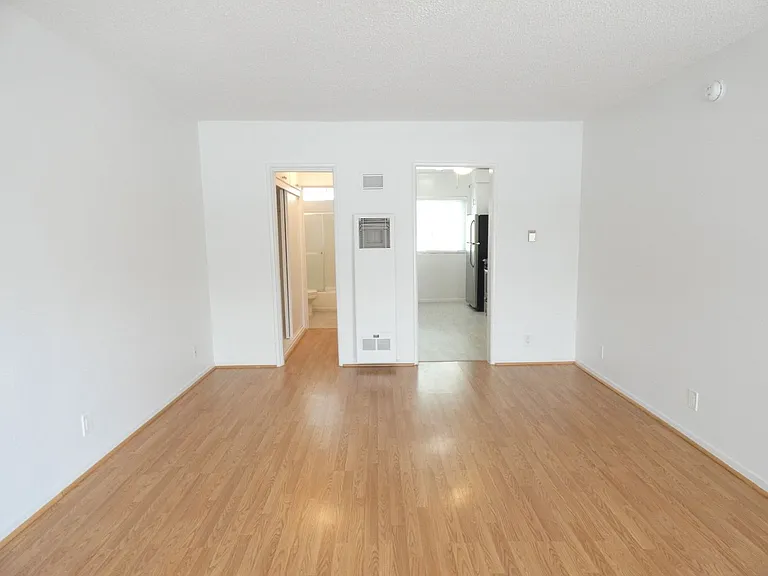751 S Curson Ave — Photo 4