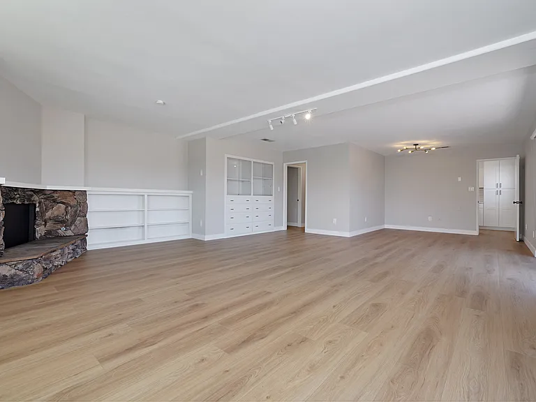 Living room/dining room