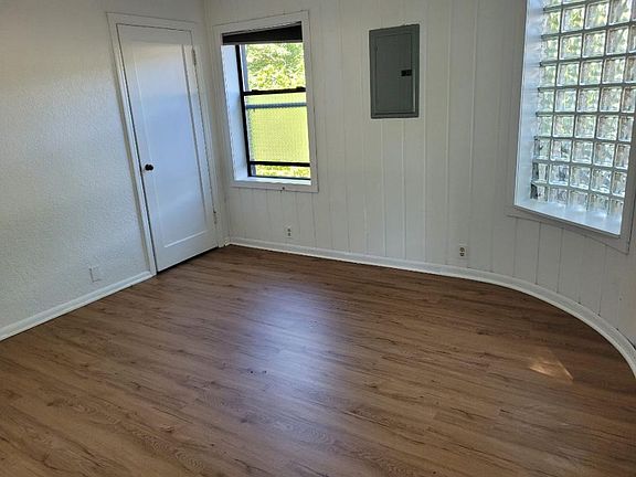 2nd image of 11238 NE 68th St #2