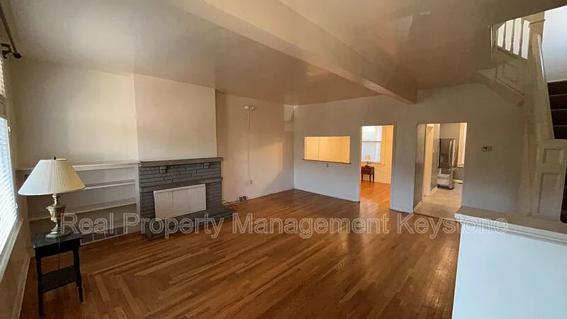 4 bed, 1.5 bath, 1814 sqft, $2,190 — Photo 4