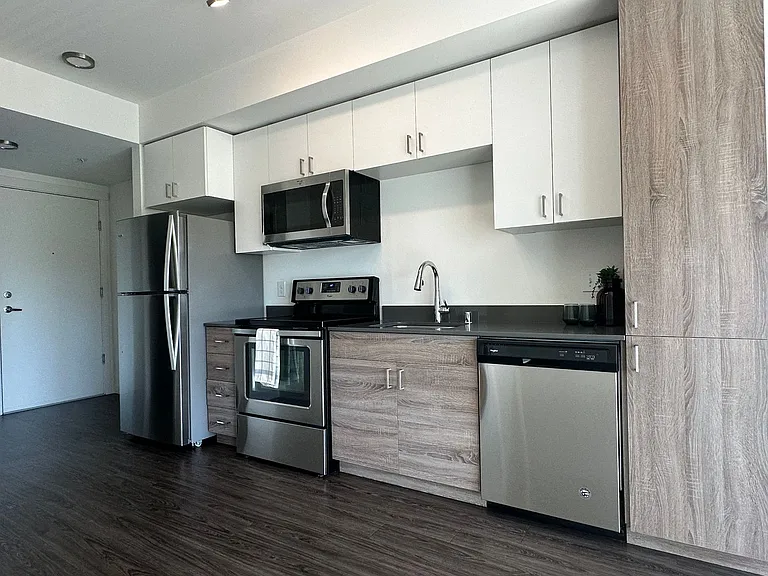 Crew Apartments — Photo 14