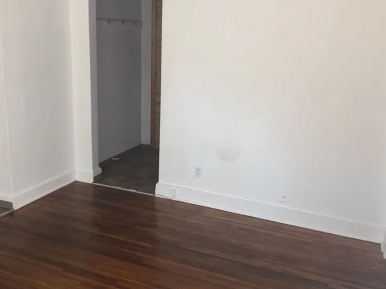 405 NE Oak St — Photo 6