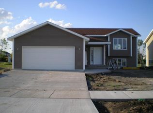 4724 Pines Cir, Grand Forks, ND 58201