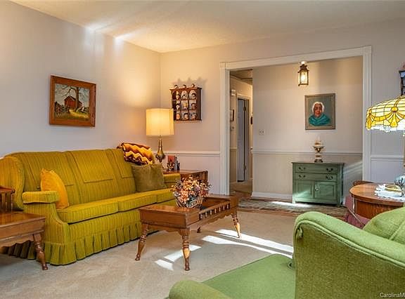 4th image of 143 Haywood Knolls Dr