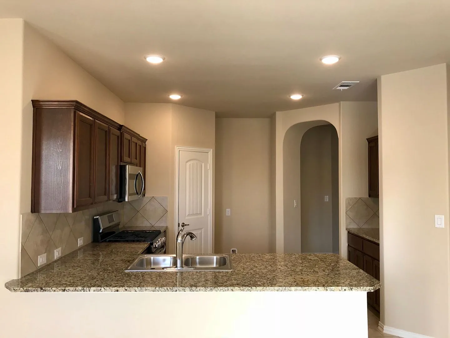 Coming Soon!! Beautiful Home In Parks Bell — Photo 2