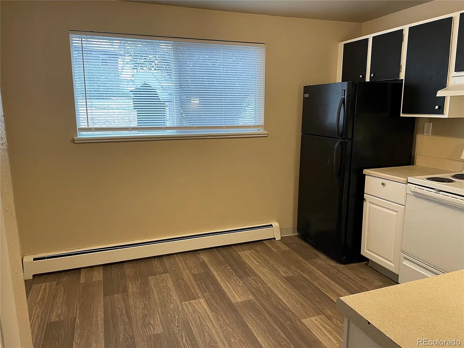 2 bed, 1.0 bath, 990 sqft, $1,325 — Photo 4