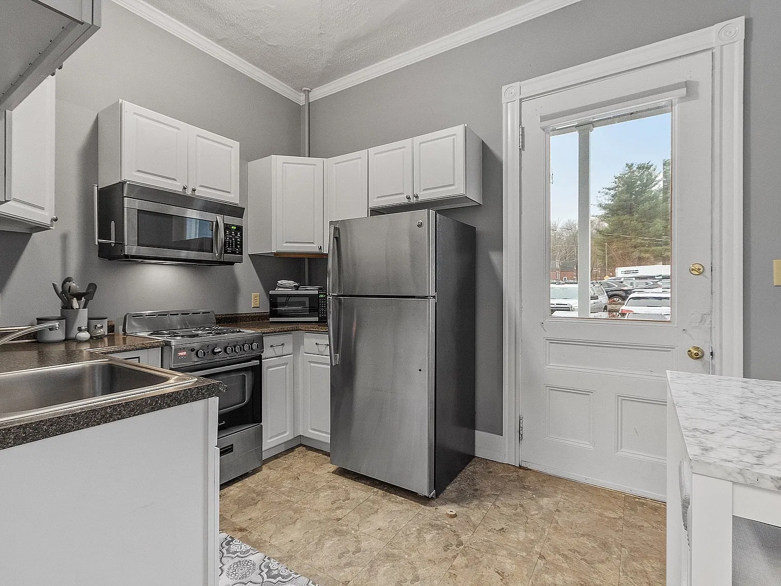1 bed, 1.0 bath, 320 sqft, $1,800 — Photo 4