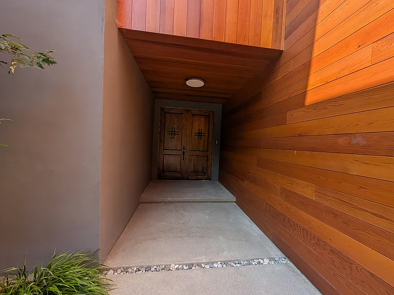 364 Armadale Rd — Photo 3