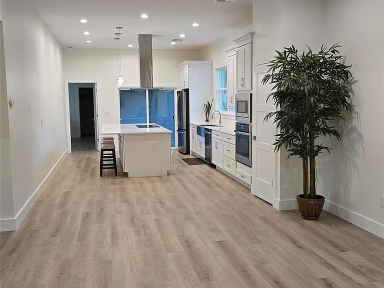106 Lake Dr — Photo 5