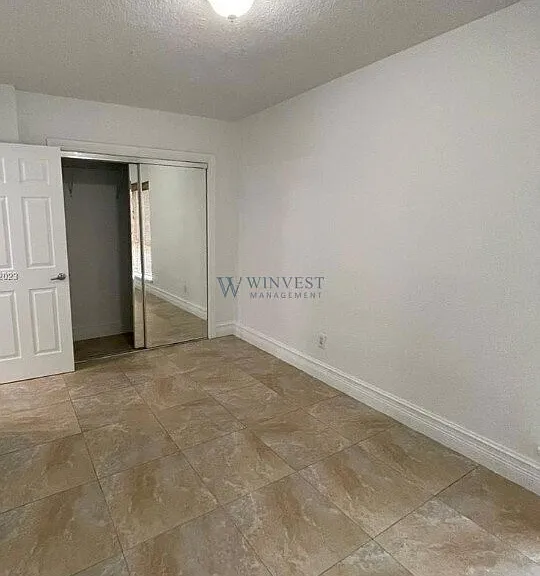 150 SW 10th St #2 — Photo 5