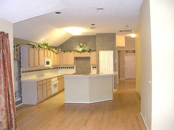 2nd image of 4108 Pinewood Dr