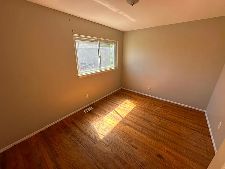 22030 Cushing Ave — Photo 8