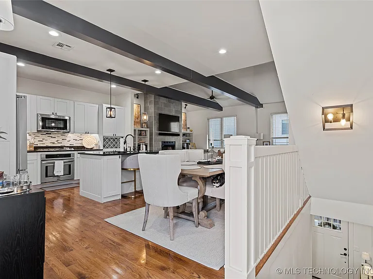 1407 S Saint Louis Ave #B — Photo 8