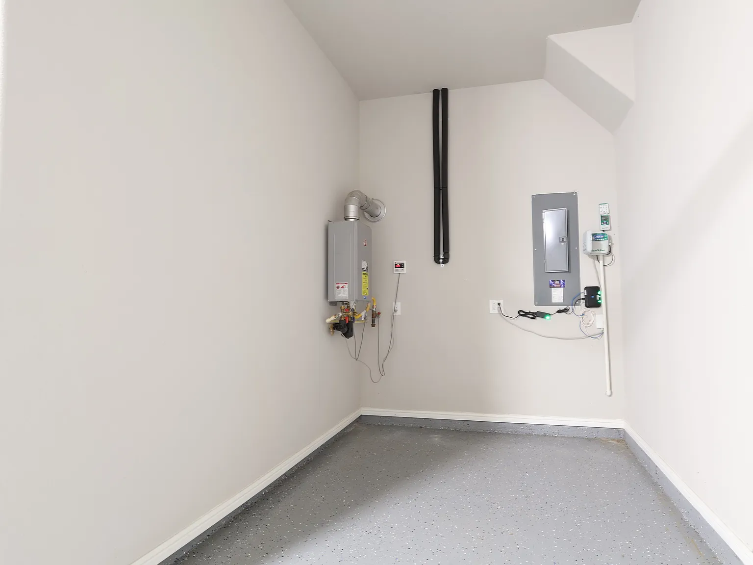 3 bed, 3.5 bath, 2802 sqft, $3,300 — Photo 4