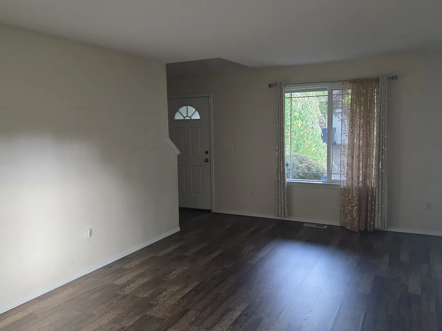 4 bed, 2.5 bath, 1827 sqft, $3,600 — Photo 1