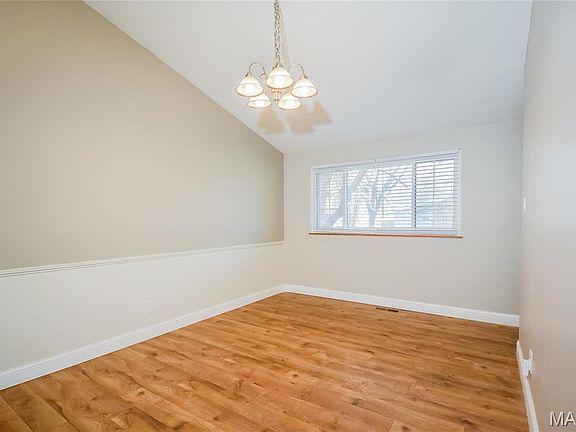 4th image of 118 Brookside Ct