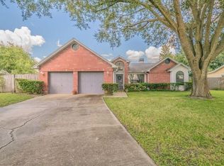 1402 Edgewater Ct, Lutz, FL 33559