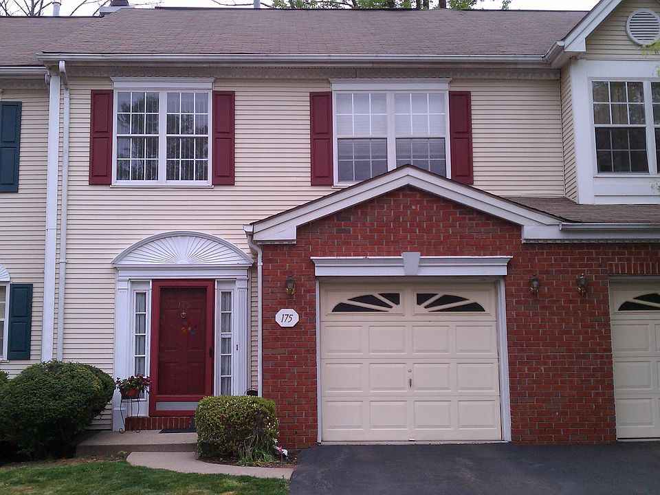 1 Car Garage and Driveway
