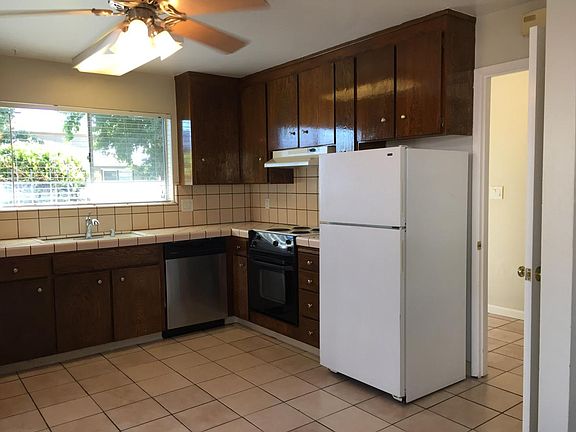 4th image of 765 W Valley Dr APT 1
