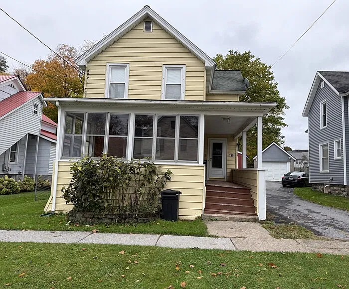 4 bed, 2.0 bath, 1112 sqft, $1,600 — Photo 1