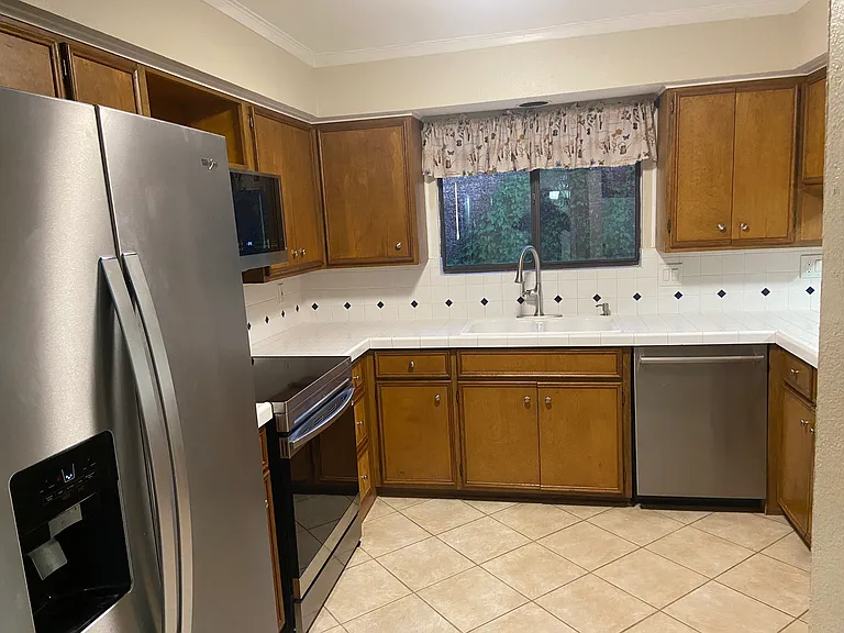 321 Englewood Dr — Photo 15