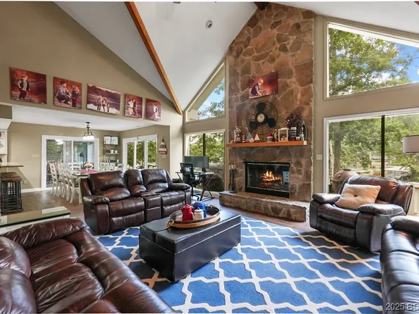 114 Casco Ct, Lake Ozark, MO 65049