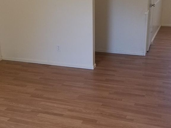 2nd image of 609 W Rebecca Ave
