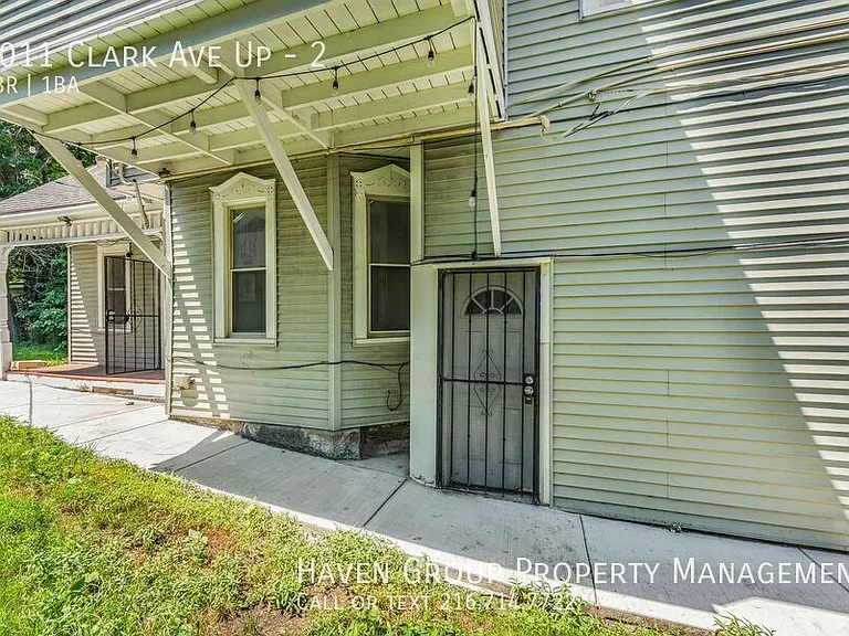 5011 Clark Ave #UP-2 — Photo 2