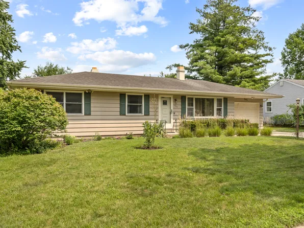 947 Diane Ave, Elgin, IL 60123