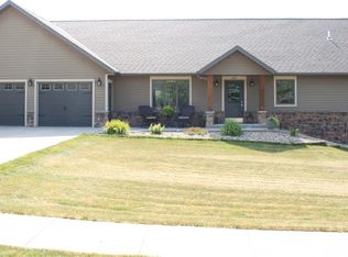 640 Country Club Rd, Sheldon, IA 51201