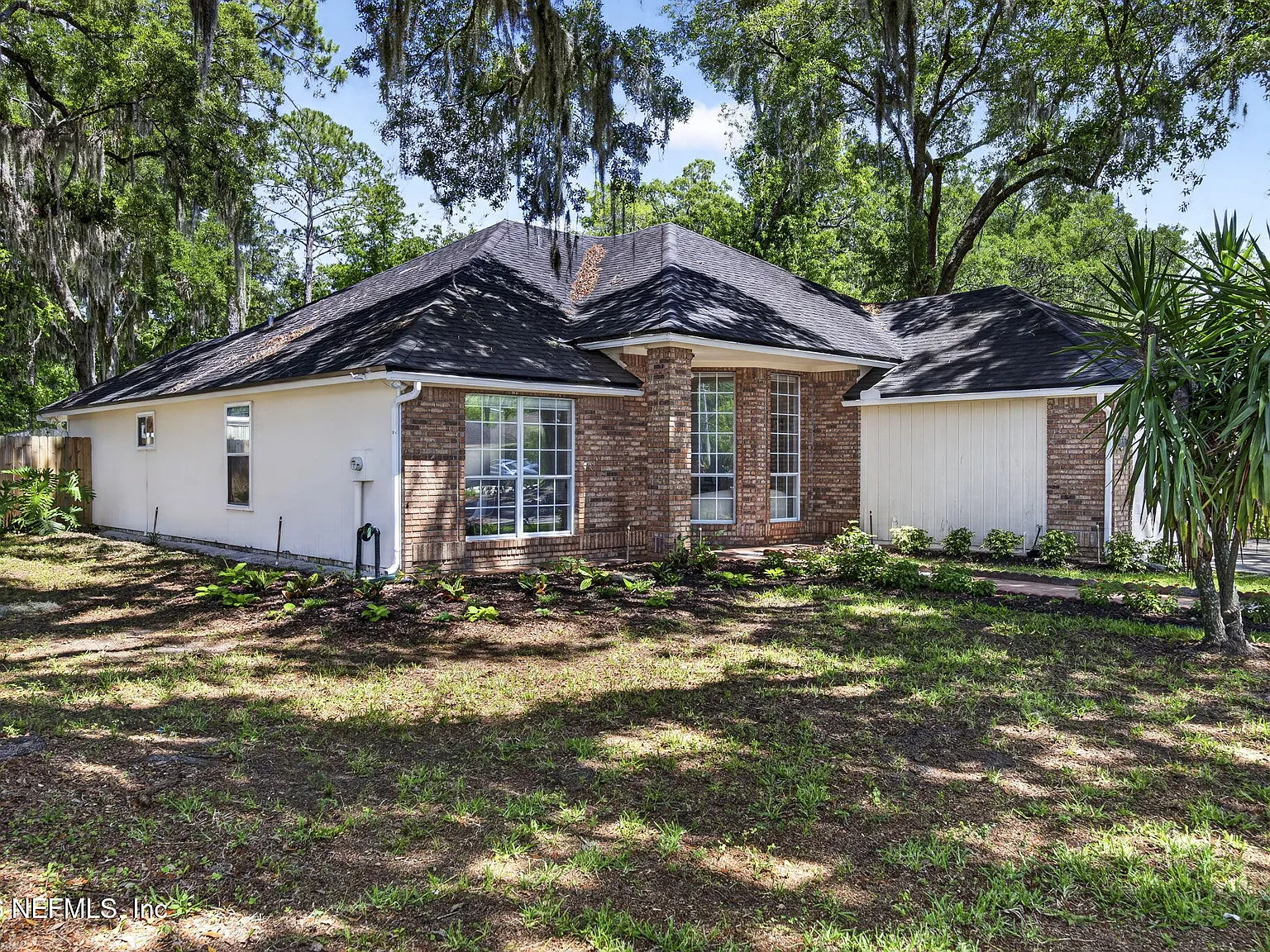 3 bed, 2.0 bath, 1801 sqft, $2,950 — Photo 2