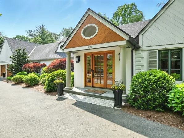 104 Ardsley Rd, Longmeadow, MA 01106