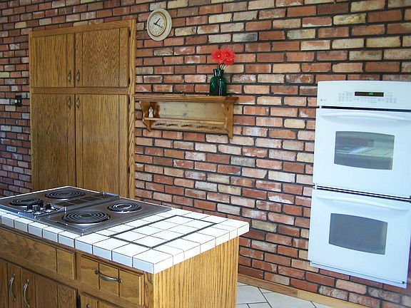 New convection oven & standard oven, pantry & island stove