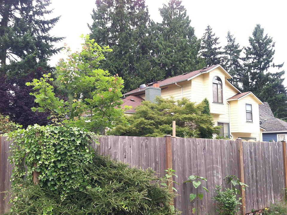 2nd image of 1704 NE 107th St