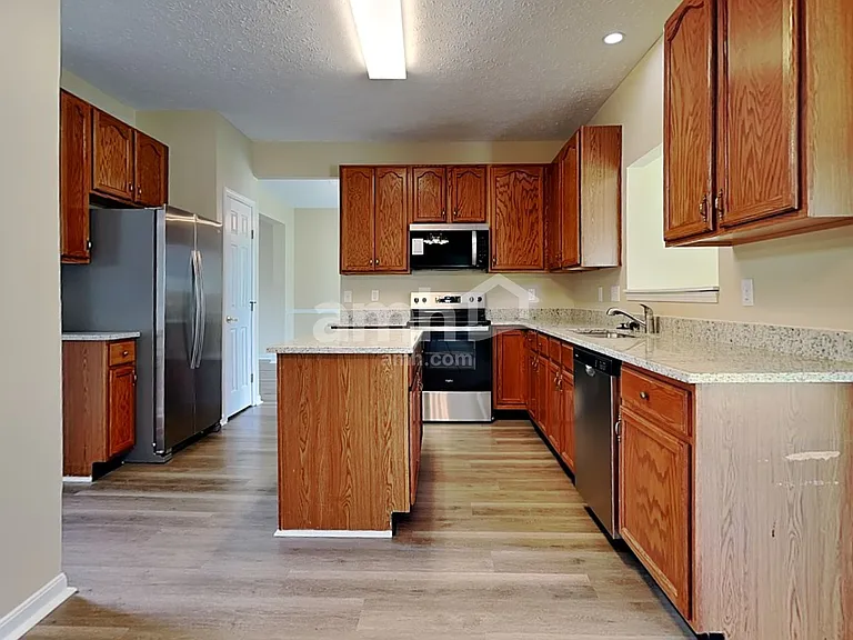 4558 Randall Dr — Photo 3